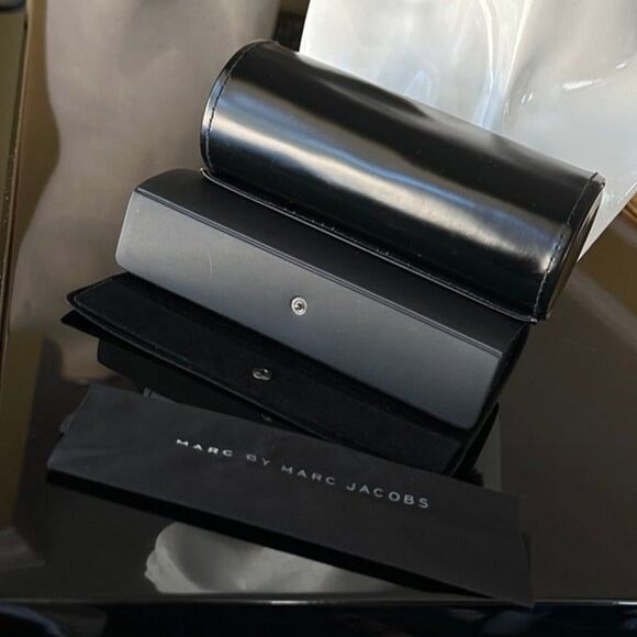 2x Marc by Marc Jacobs Glasses Cases Black Faux Patent Leather Sunglasses Case - Picture 8 of 12